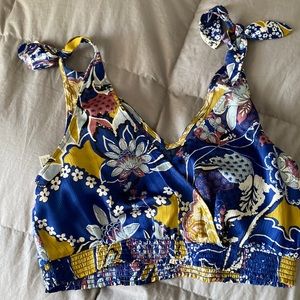 Free People super cute crop top wore only once size Small